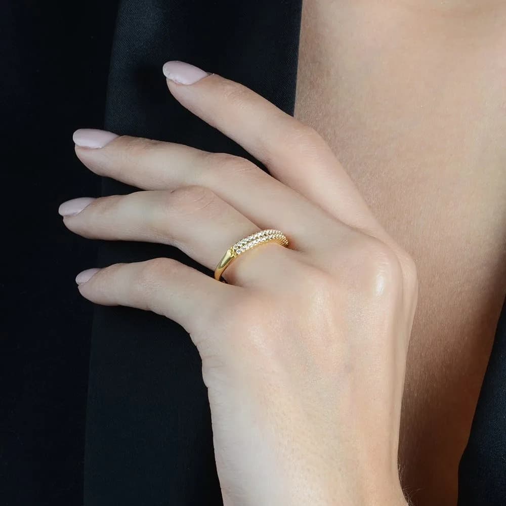 Anel Dourado Aparador de Aliança Duplo Cravejado de Zircônia · Banhado a Ouro 18k