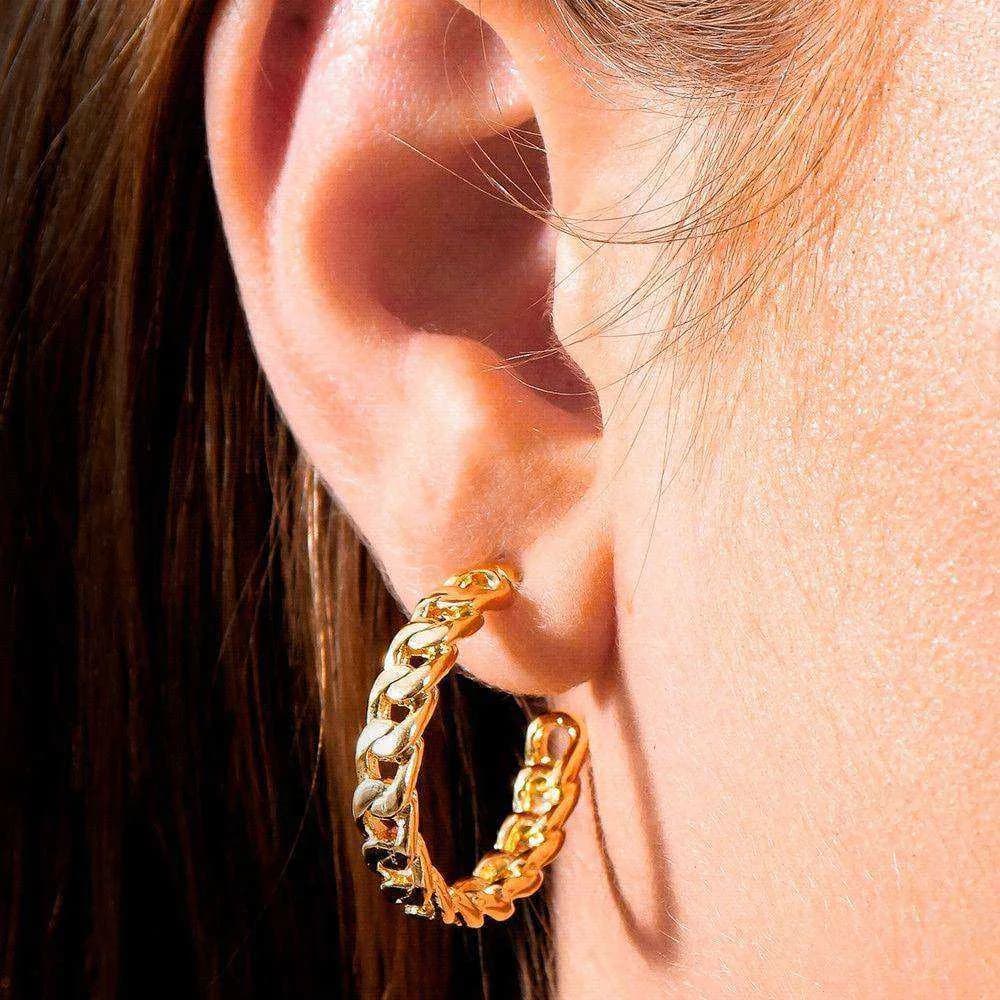 Brinco Dourado de Argola Formato Corrente Médio · Banhado a Ouro 18k