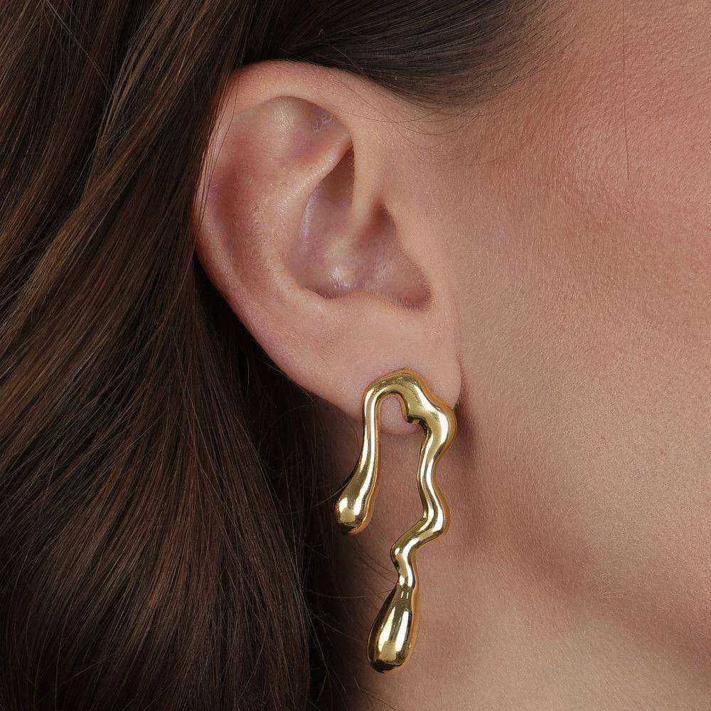 Brinco Dourado Orgânico de Gota · Banhado a Ouro 18k
