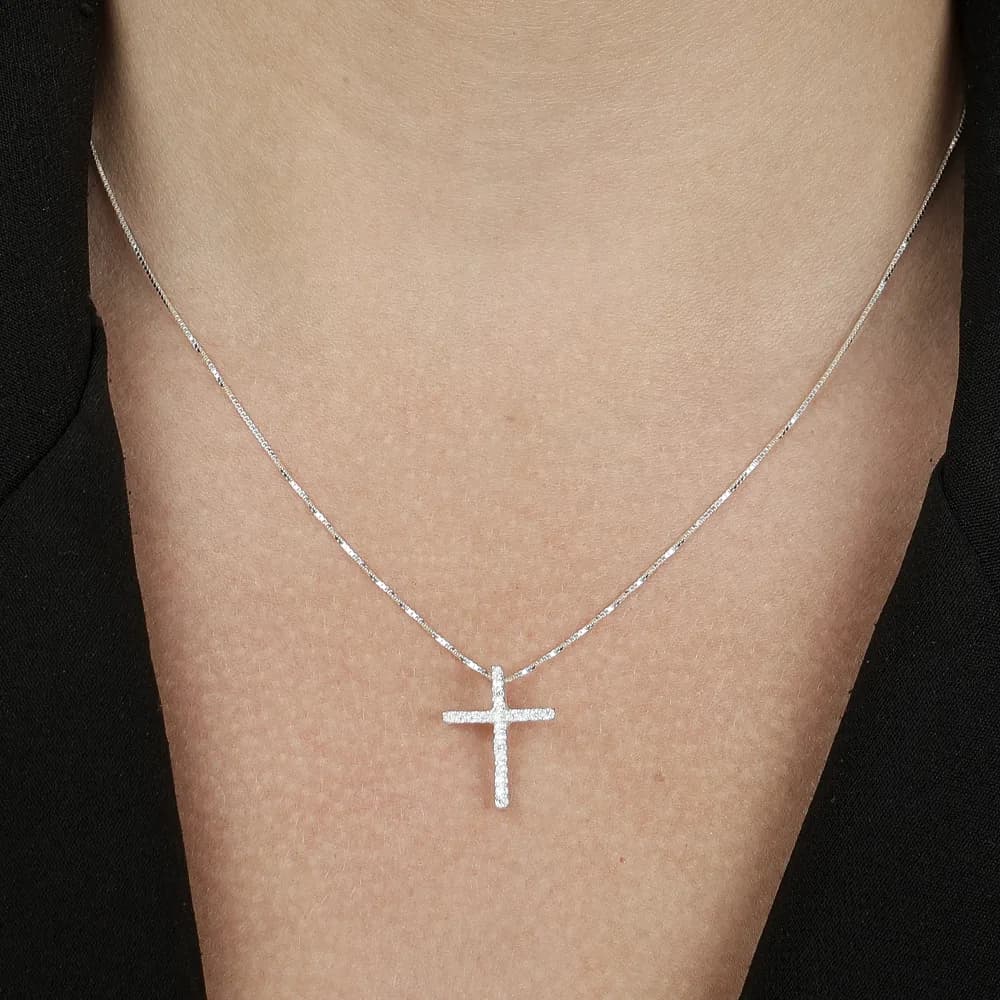 Colar de Cruz Cravejada de Zircônias em Prata 925