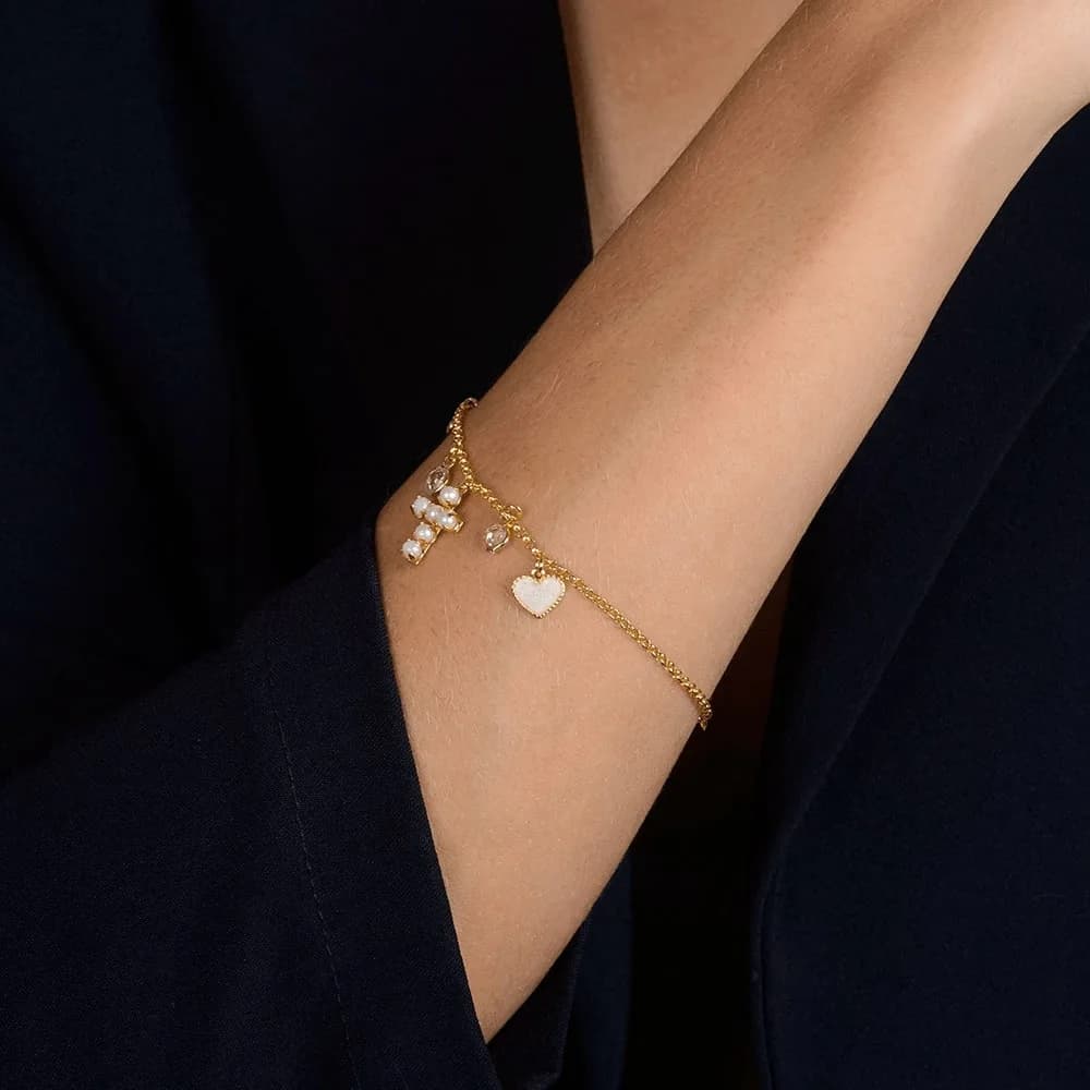 Pulseira Dourada Religiosa Cruz de Pérolas Coração Madrepérola Ponto de Luz · Banhado a Ouro 18k