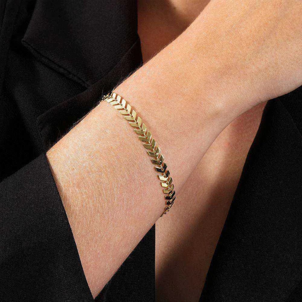 Pulseira Dourada de Seta · Banhado a Ouro 18k