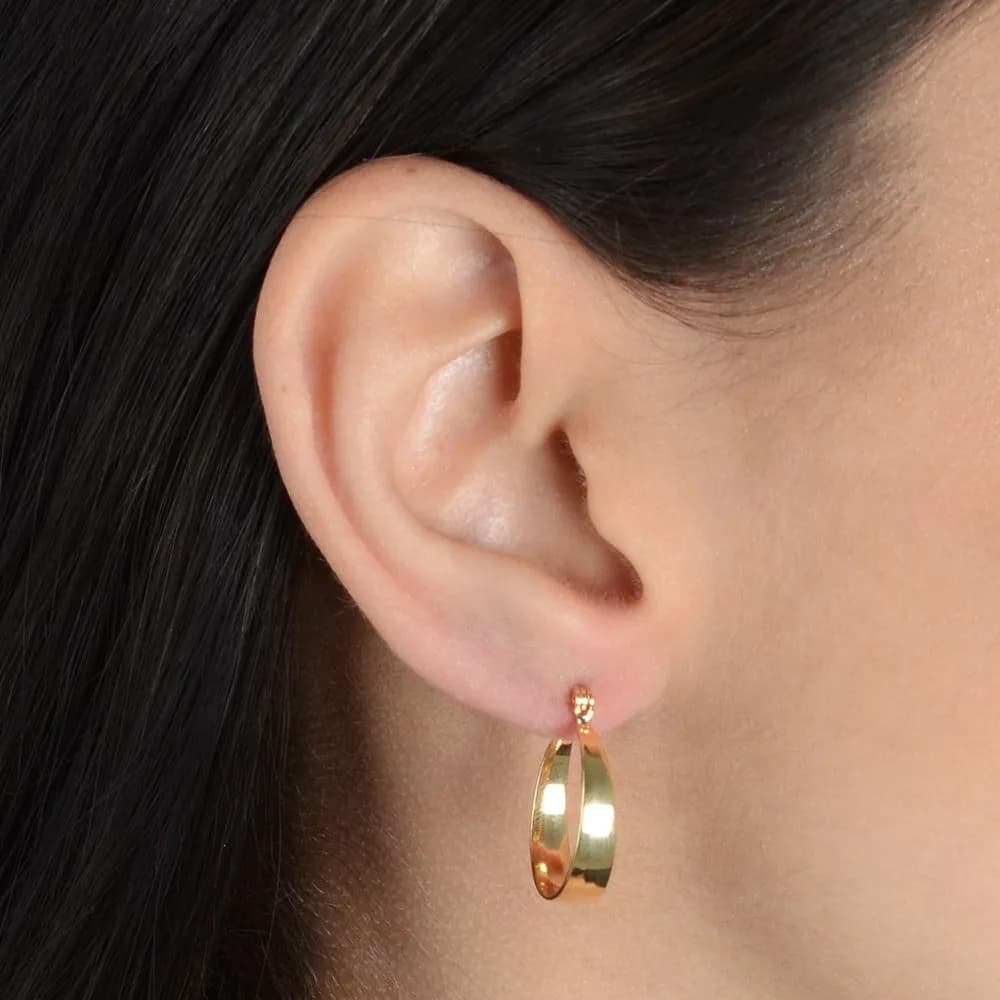 Brinco Dourado de Argola Média Lisa Chapada · Banhado a Ouro 18k